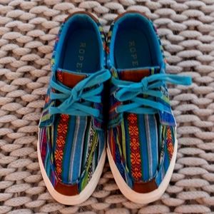 Woman's 9 1/2 roper shoes